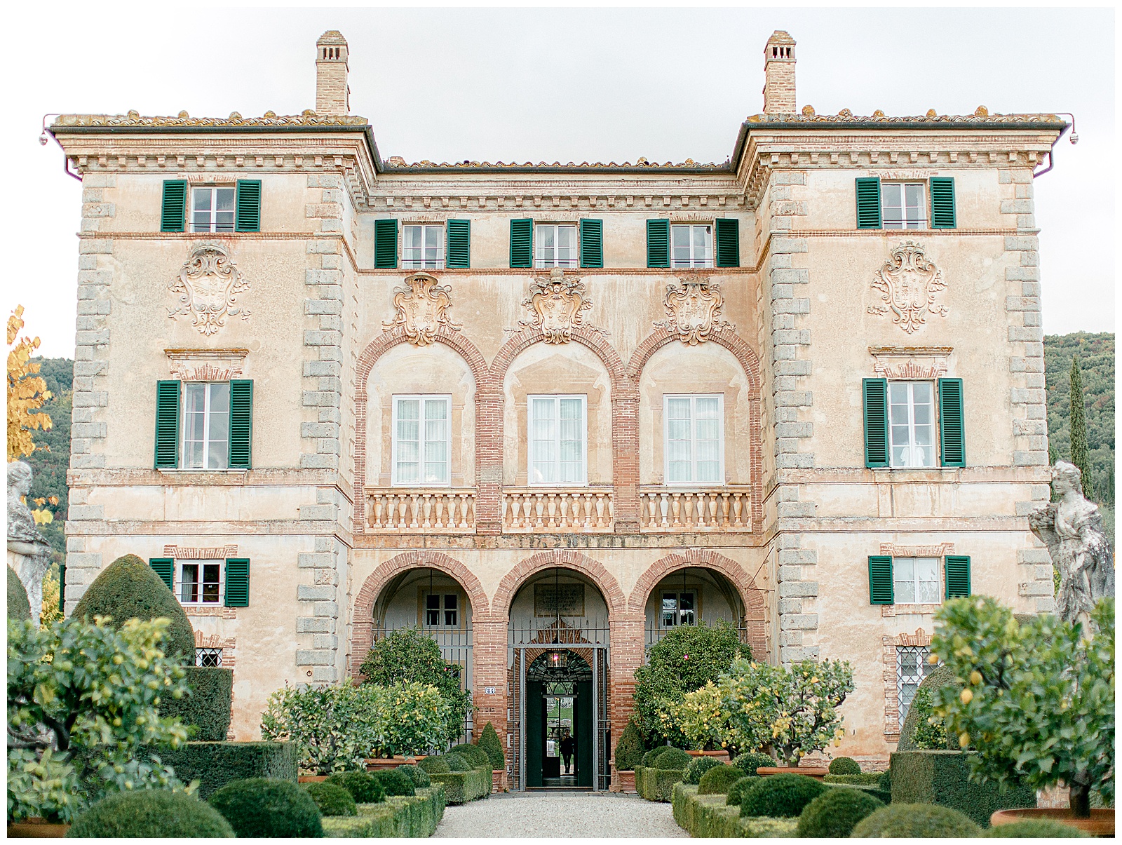 Destination wedding photographer at Villa Cetinale in Tuscany, Italy